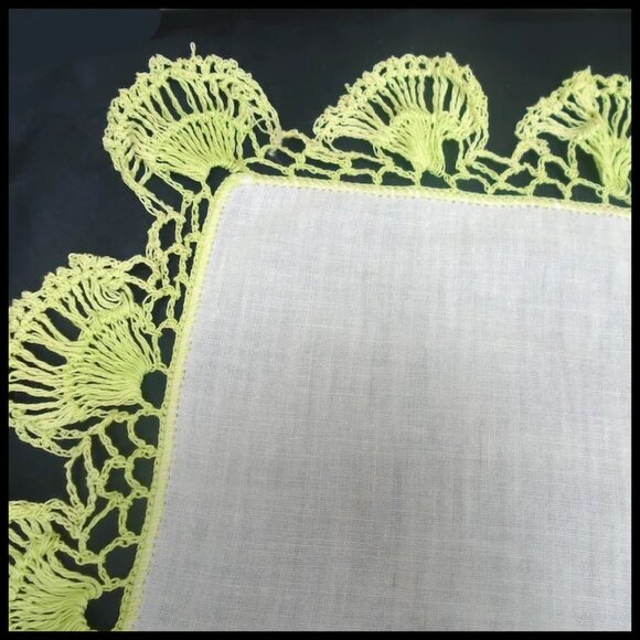 40s Vintage Linen Handkerchief Tatted Linen Hankie with Seashell Tatting Hanky - Picture 7 of 14